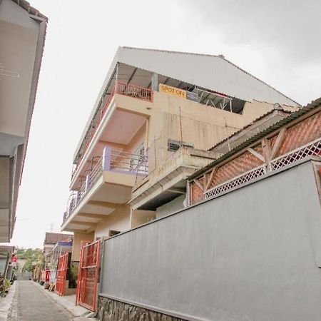 Spot On 1870 Graha Batu Mulia Hotel Exterior foto