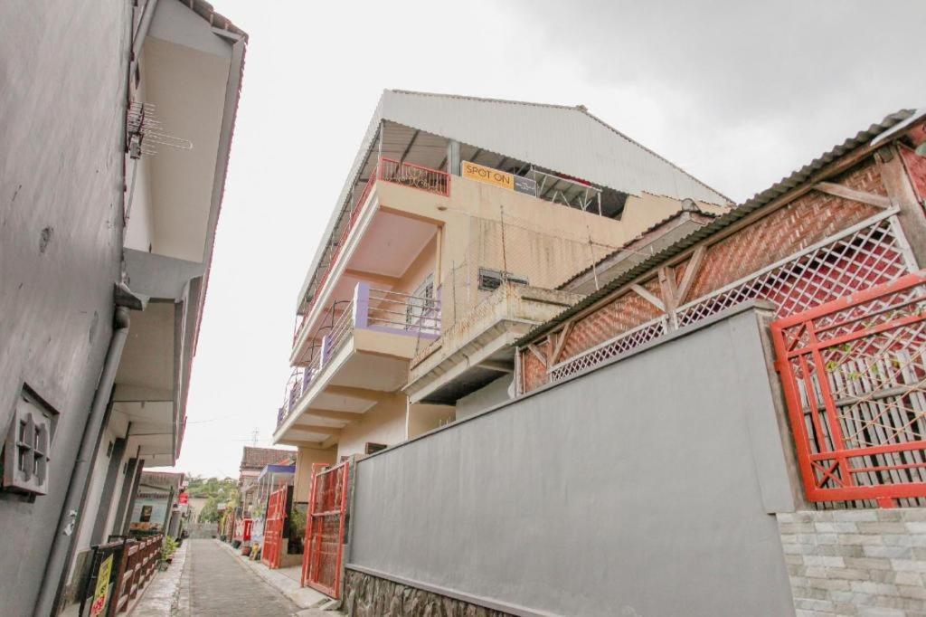Spot On 1870 Graha Batu Mulia Hotel Exterior foto